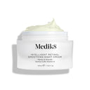 Eine Aufnahme des geöffneten Tiegels der Intelligent Retinol Smoothing Night Cream, auf dem die Creme auf weißem Hintergrund zu sehen ist.